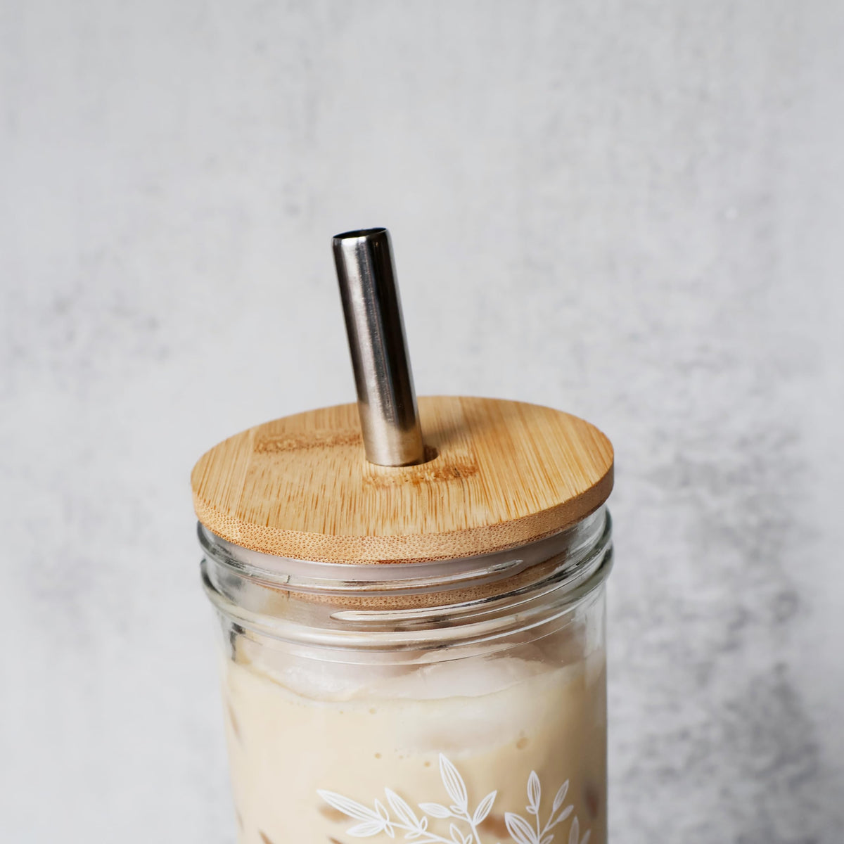 Glass Cup with Acacia Lid and Stainless Steel Straw 22 Ounce O443